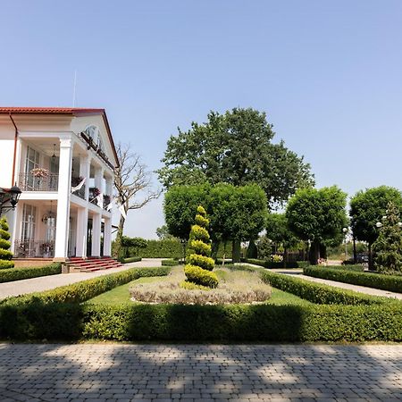 Hotel Grand Aristocrate Dubovtsy Exterior photo