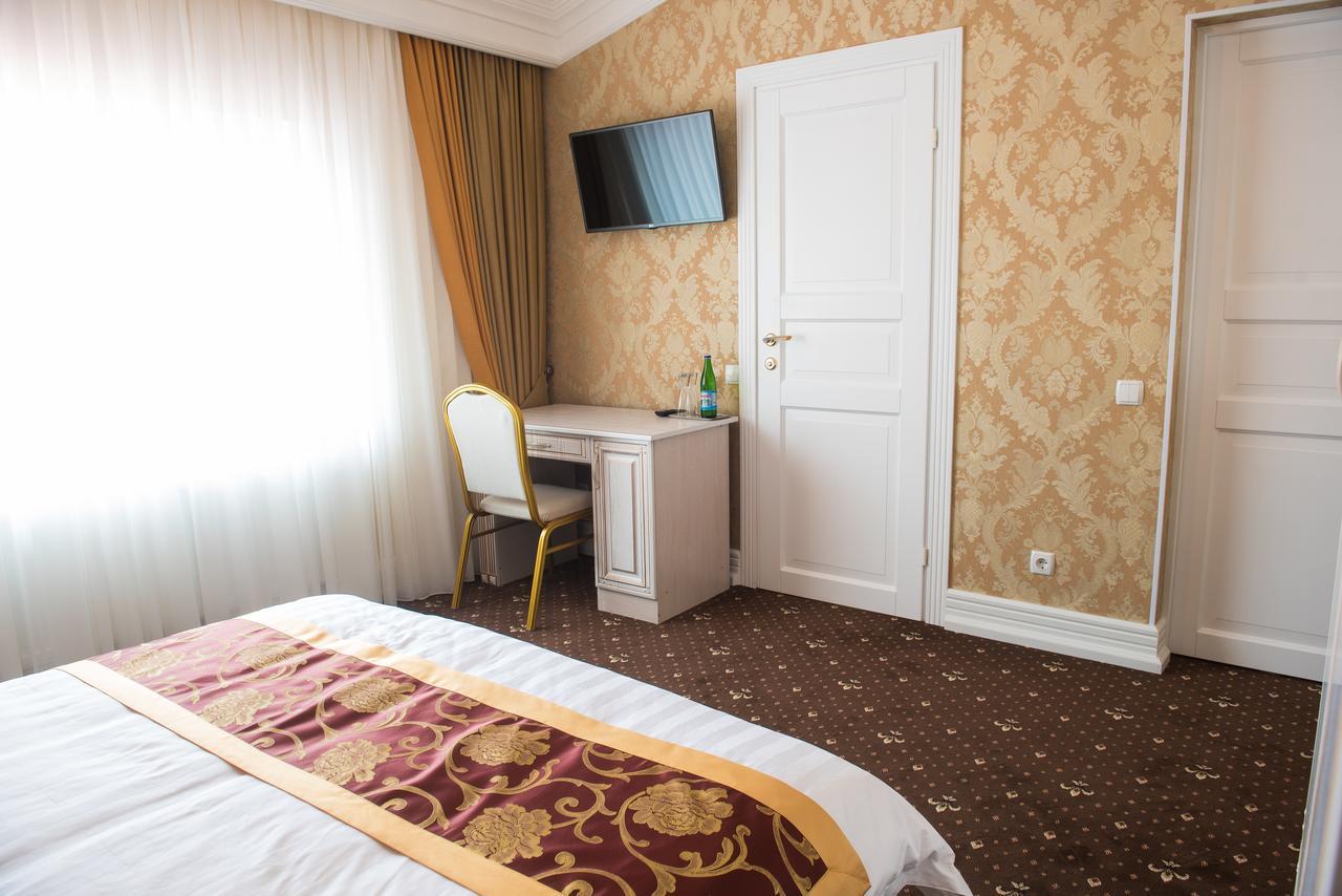 Hotel Grand Aristocrate Dubovtsy Exterior photo